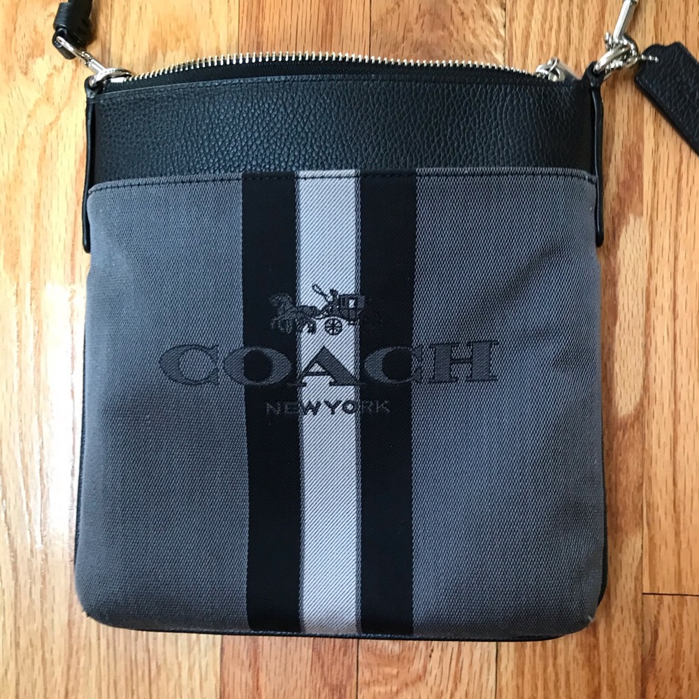 💕Authentic Coach Horse And Carriage Crossbody💕